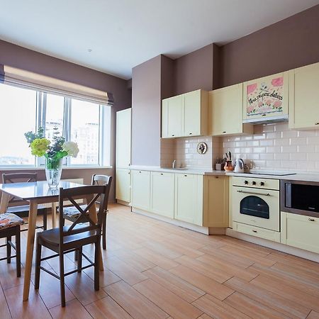 Stylish Views Apartments In The Parasol. Parus .Obolonskaya Embankment Kiev Bagian luar foto