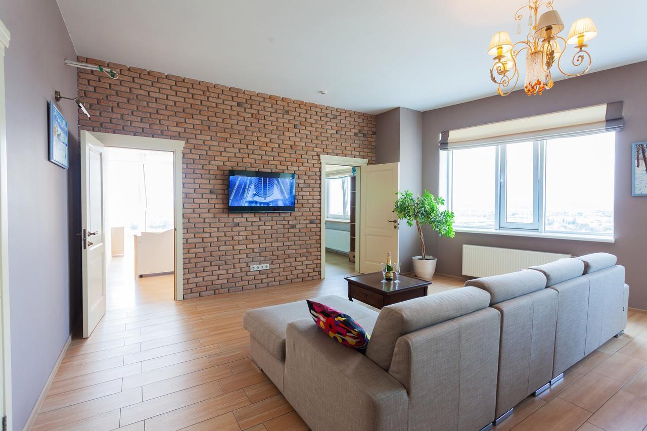 Stylish Views Apartments In The Parasol. Parus .Obolonskaya Embankment Kiev Bagian luar foto