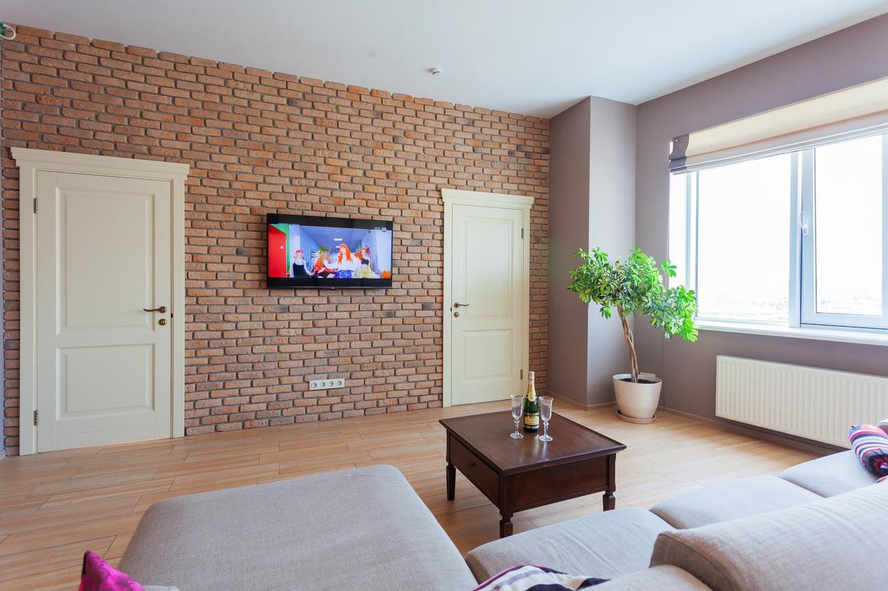 Stylish Views Apartments In The Parasol. Parus .Obolonskaya Embankment Kiev Bagian luar foto